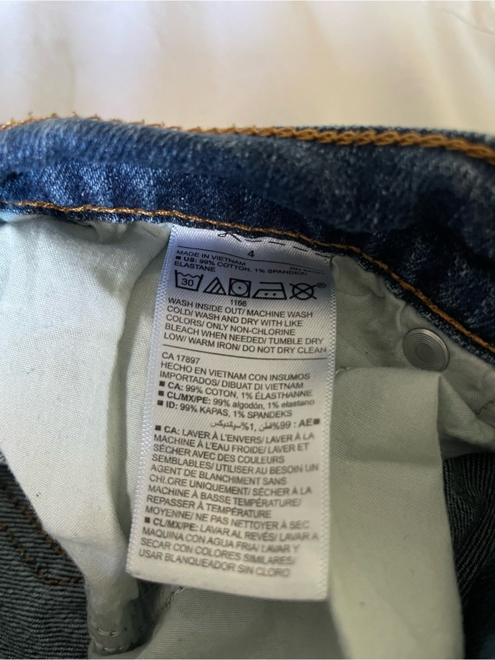 Old Navy Women's Blue Distressed Boyfriend Jeans Size 4 short - Picture 5 of 5